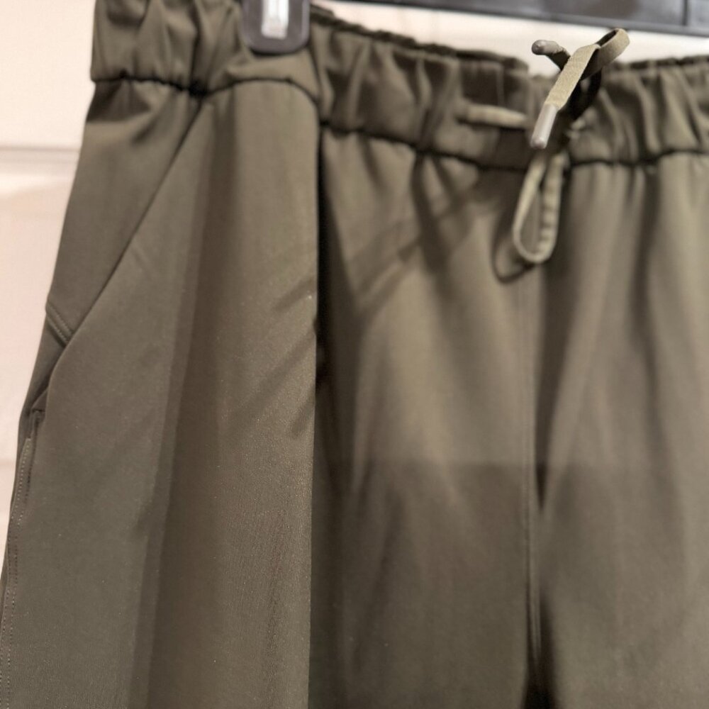 Lululemon Stretch High-Rise Relaxed Jogger Luxtreme Dark Olive Sz 14 - Picture 3 of 7